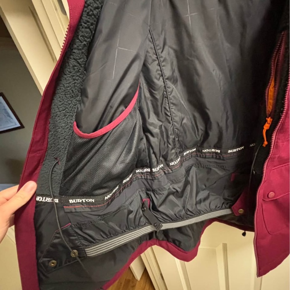 Burton Women's Deep Red Ski Jacket - Picture 4 of 5